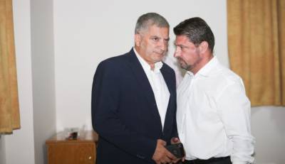 Γαλάζια βάσανα στην Αττική: Το "όχι" Παπανικολάου, το "ίσως" Χαρδαλιά, οι απειλές Πατούλη (βίντεο)