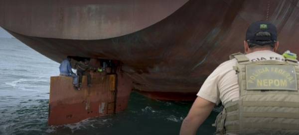 Βραζιλία: Τέσσερις μετανάστες περάσαν 13 μέρες στη θάλασσα στο πηδάλιο φορτηγού πλοίου!