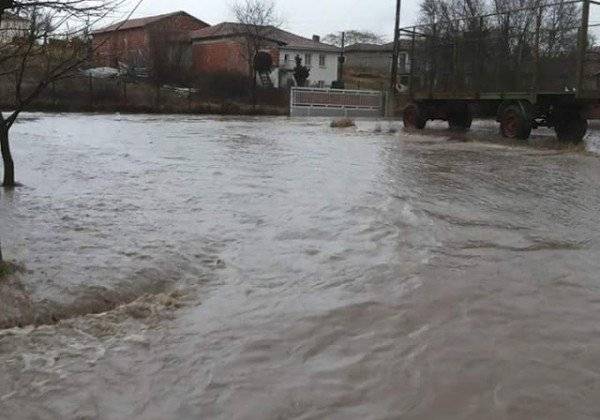 Καταγραφή των ζημιών στη νότια Κέρκυρα, που μοιάζει με βομβαρδισμένο τοπίο