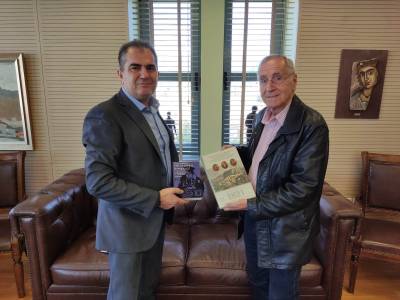 Ο Πάνος Σόμπολος στον δήμαρχο Καλαμάτας