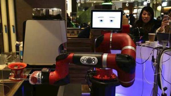 Μονόχειρας-ρομπότ φτιάχνει και σερβίρει καφέ στο Τόκιο (Βίντεο)