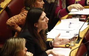 Αποχώρησαν οι βουλευτές του ΣΥΡΙΖΑ, καταγγέλοντας την παράταση για τα πόθεν έσχες