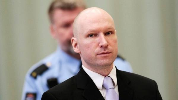 Την αποφυλάκισή του επιδιώκει ο ακροδεξιός δολοφόνος Μπράιβικ
