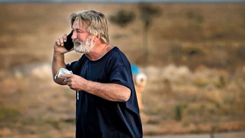 Άλεκ Μπάλντουιν: «Δεν θα ξαναρχίσουν τα γυρίσματα του Rust», ανακοίνωσε μετά τον θάνατο της Χαλίνα Χάτσινς