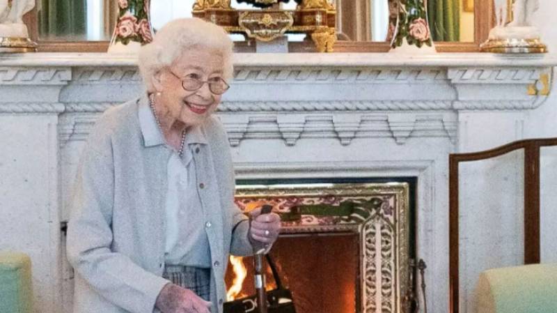 Βρετανία: Οι γιατροί της βασίλισσας Ελισάβετ «είναι ανήσυχοι» για την κατάσταση της υγείας της - Την επισκέπτεται όλη η οικογένειά της