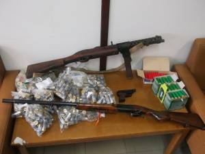 Οπλα και βεγγαλικά βρέθηκαν σε αστυνομική επιχείρηση στη Μεσσηνία