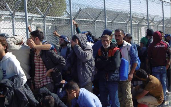 Die Welt: H ΕΕ επιθυμεί να αυξήσει τον αριθμό των απελάσεων