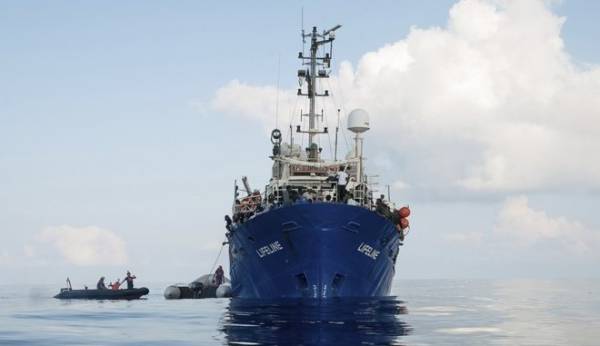 Νέα εμπλοκή με πλοία που μεταφέρουν μετανάστες - Αναζητείται λιμάνι