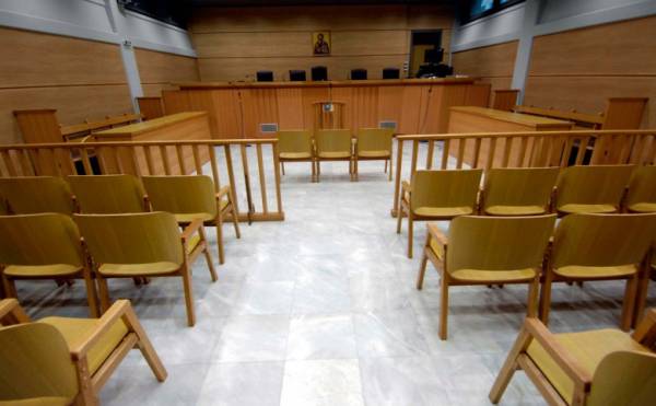 Δίκη 5 νεαρών για 70 κλοπές σε Καλαμάτα και Ασπρόχωμα