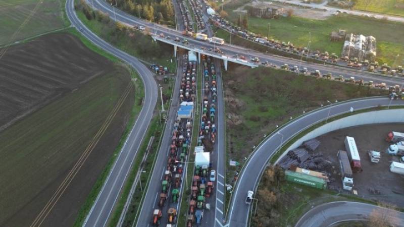 Συνεχίζονται οι αγροτικές κινητοποιήσεις - Κλειστή η Ε.Ο. Αθηνών - Θεσσαλονίκης