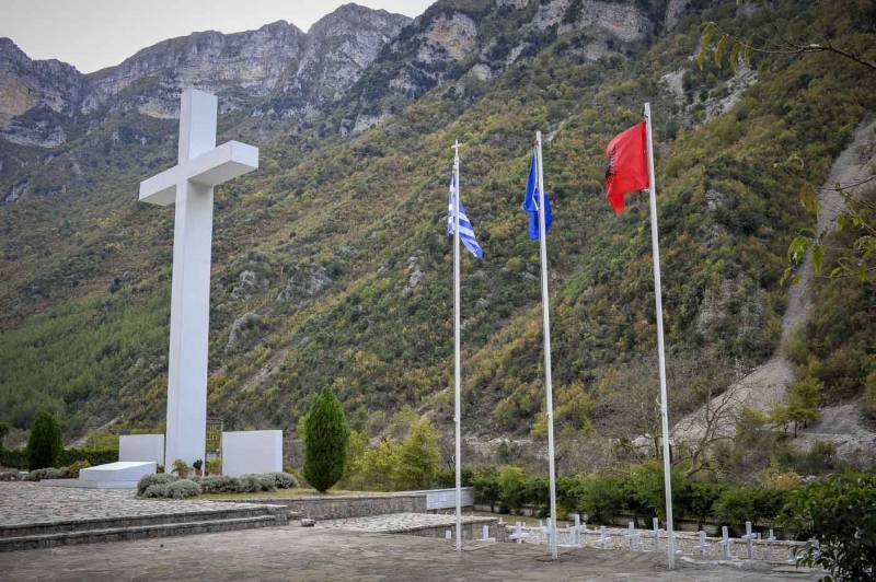 Τελετή ενταφιασμού οστών Ελλήνων πεσόντων στην Αλβανία κατά τον ελληνο-ιταλικό πόλεμο
