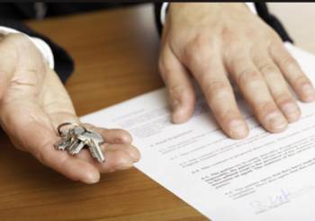 Εξωση με δικαστικό επιμελητή στην Ενωση Αγιοφλωριτών