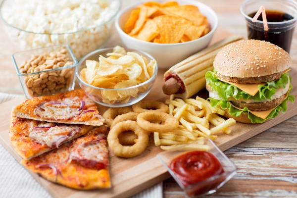 Ερευνα: Πώς το junk food αυξάνει τον κίνδυνο κατάθλιψης
