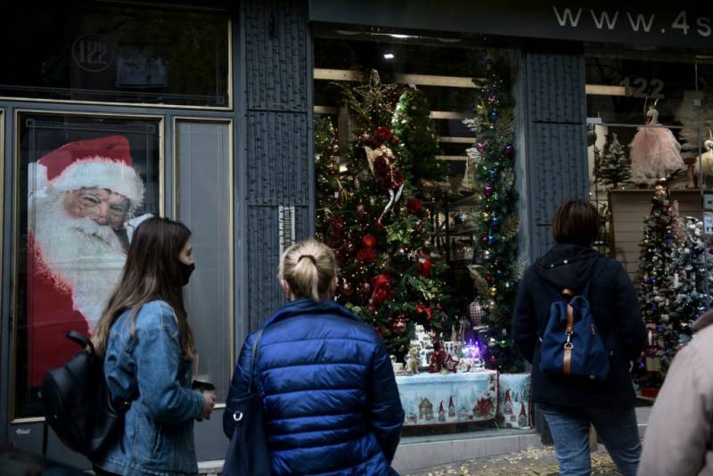 Ανοικτά σήμερα, παραμονή Χριστουγέννων, τα καταστήματα - Αυξημένο εορταστικό τζίρο προσδοκά η αγορά