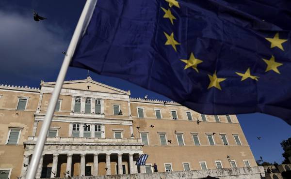 Eurostat: Στο 0,7% του ΑΕΠ το πλεόνασμα και στο 179% το χρέος στην Ελλάδα το 2016