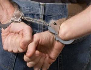Σύλληψη 46χρονου για βαριές σωματικές βλάβες σε βάρος γυναίκας και φθορές σε κατάστημα