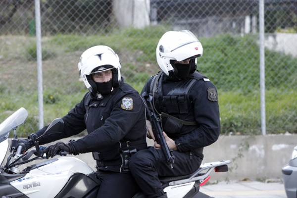 Συνελήφθη ο 25χρονος που έκανε βανδαλισμούς στο κέντρο της Καλαμάτας - Ζημιές τουλάχιστον 2.300 ευρώ