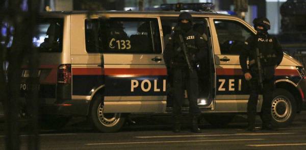 Τρομοκράτες αιματοκύλισαν το κέντρο της Βιέννης : Τουλάχιστον 3 νεκροί και πολλοί τραυματίες (Βίντεο)