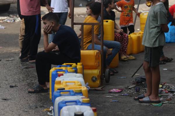 Haaretz: Χιλιάδες έγκυοι και μωρά στη Γάζα πίνουν μολυσμένο ή αλμυρό νερό