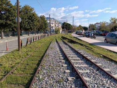 Από την κυριαρχία της ασφάλτου στην επιστροφή των ραγών