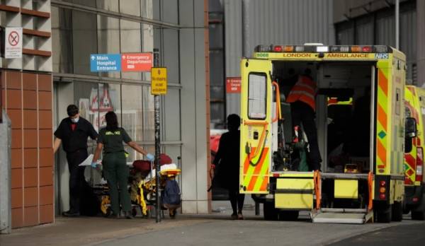Βρετανία: Σοβαρές ελλείψεις σε υγειονομικό προσωπικό