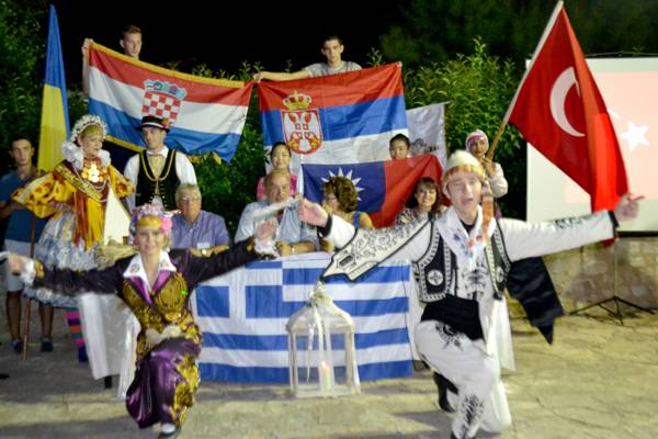 Διεθνές Φεστιβάλ Παράδοσης: Πανδαισία χρωμάτων, μουσικής και χορού στην Κυπαρισσία (φωτογραφίες)