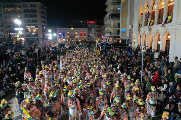 Πάτρα: Σήμερα η μεγάλη καρναβαλική παρέλαση - Πάρτι μέχρι τις πρώτες πρωινές ώρες (Βίντεο)