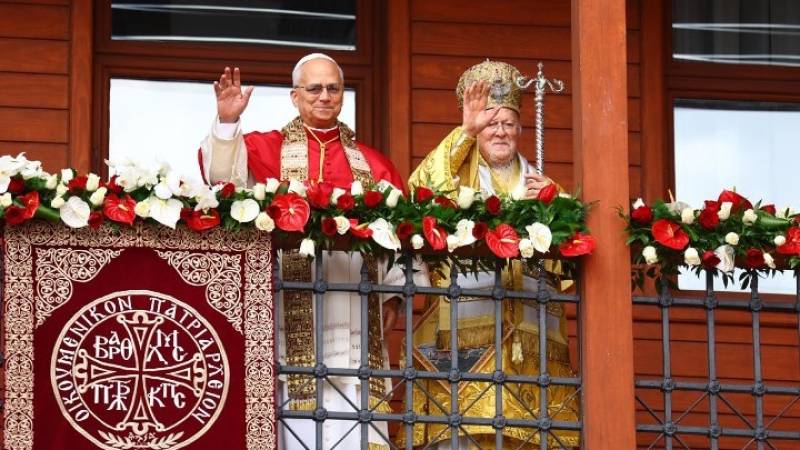 Φανάρι: Μηνύματα ενότητας και ειρήνης έστειλαν ο Οικουμενικός Πατριάρχης και ο Πάπας (βίντεο)
