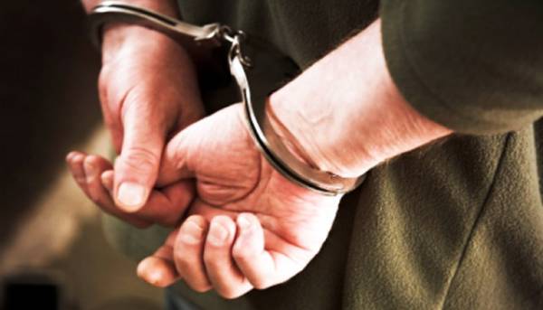 Σύλληψη 2 &quot;γνωστών&quot; για ναρκωτικά στην Μπούκα