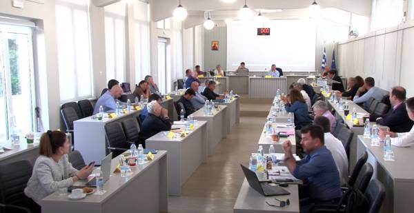 Περιφερειακό Συμβούλιο Πελοποννήσου: Οδυρμοί, ευχές και ψήφισμα για τον αγροτικό τομέα