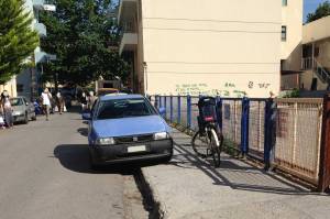 Τα... μαθήματα πάρκινγκ συνεχίζονται στην Καλαμάτα