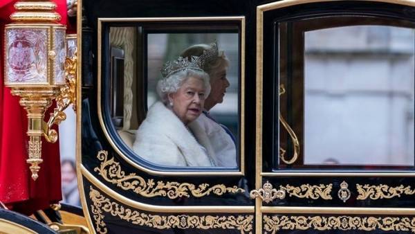 Η βασίλισσα Ελισάβετ καλεί τους Βρετανούς να μην χάνουν την ελπίδα