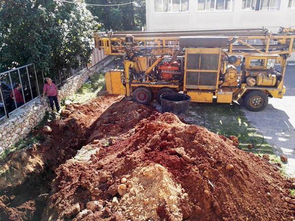 Ψάχνουν καταβόθρα για τα νερά της βροχής στους Γαργαλιάνους