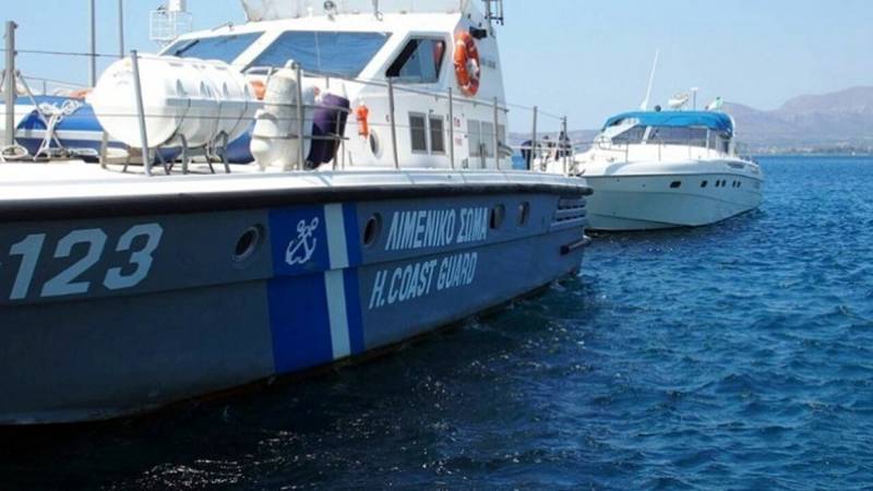 Πτώση ΙΧ οχήματος το πρωί στο λιμάνι του Πειραιά - Νεκρός ανασύρθηκε ένας 67χρονος