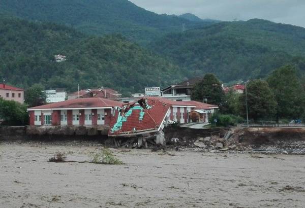 Ιανός: Τεράστιες καταστροφές στο Μουζάκι - Κατέρρευσε το Κέντρο Υγείας