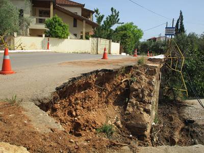 Κίνδυνος τροχαίου στο Αρφαρά - Πήδημα σε γεφύρι ρέματος