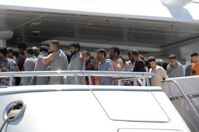 Από την Μαλακάσα πίσω στην Καλαμάτα 9 μετανάστες για συμπληρωματικές καταθέσεις (βίντεο)