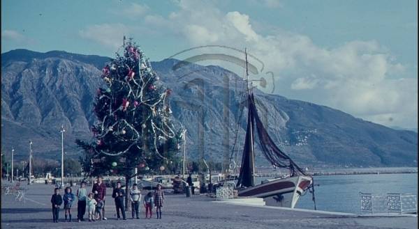 Χριστουγεννιάτικο δέντρο στο λιμάνι Καλαμάτας