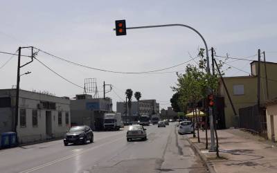 Μπήκαν προειδοποιητικά φανάρια στον ΟΑΕΔ στο Ασπρόχωμα