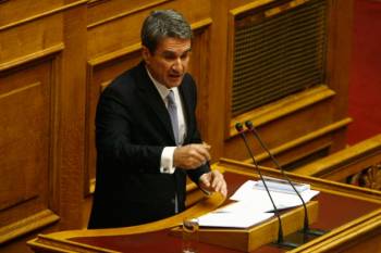 Λοβέρδος: «Το πραγματικό ερώτημα είναι "ναι" ή "όχι" στο ευρώ και στην Ευρώπη»