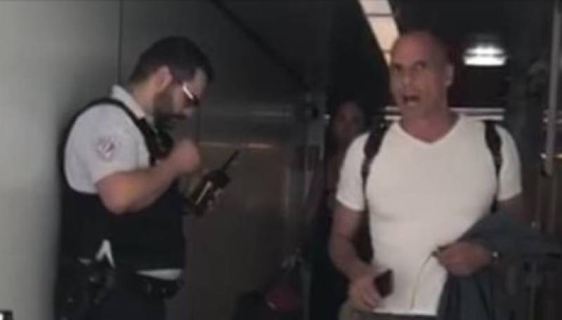 «Επεισόδιο» μεταξύ του Γ. Βαρουφάκη και αστυνομικού στο αεροδρόμιο του Παρισιού (Βίντεο)