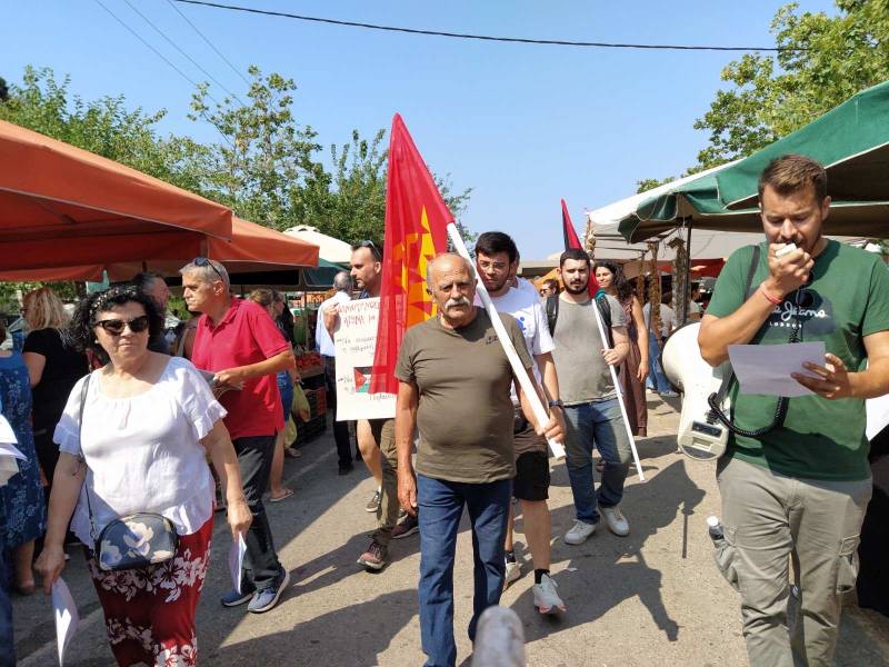 Πικετοφορία του ΚΚΕ στην Καλαμάτα για τις εξελίξεις στη Μέση Ανατολή
