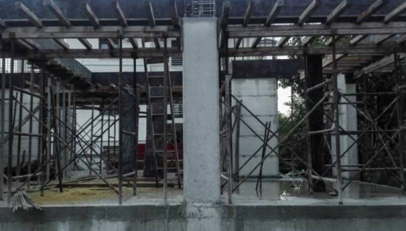 Χτίστες έκλεψαν μαδέρια και σκαλωσιές από οικοδομή στη Βέργα