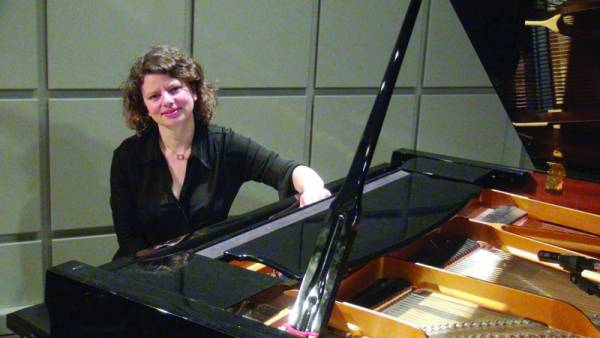 Η πιανίστα Πόπη Μαλαπάνη στην "Ε": «Η παγκοσμιοποίηση έφερε στη μουσική μια δημιουργικότητα εκρηκτική και συναρπαστική»
