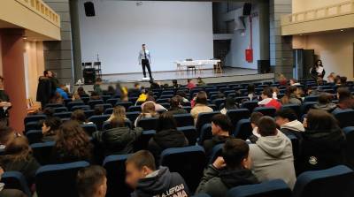 Ενημερωτική ομιλία για την ενδοοικογενειακή βία στη Χώρα