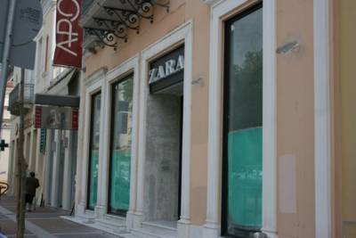 Έκλεψε ρούχα από το κατάστημα “Zara” στην Καλαμάτα