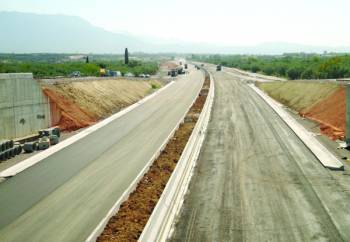 Μόνο με παραχώρηση οι δρόμοι της Μεσσηνίας