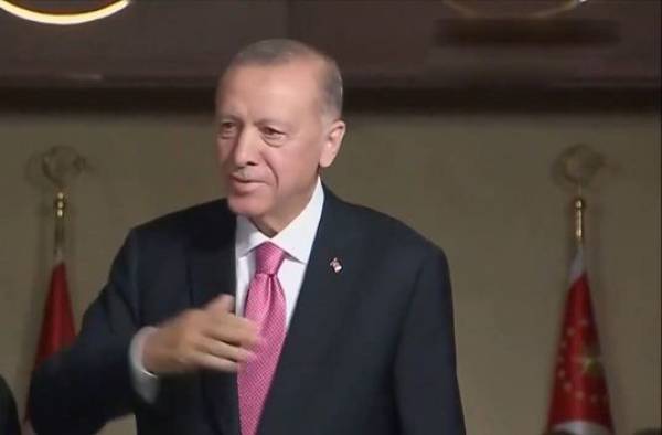 Ο Ταγίπ Ερντογάν συνεχάρη τον πρωθυπουργό Κυριάκο Μητσοτάκη-Συμφώνησαν να συναντηθούν στη Σύνοδο του ΝΑΤΟ