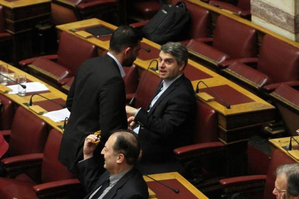Κωνσταντινέας και Κωνσταντινόπουλος καβγάδισαν σε Βουλή, facebook και  twitter