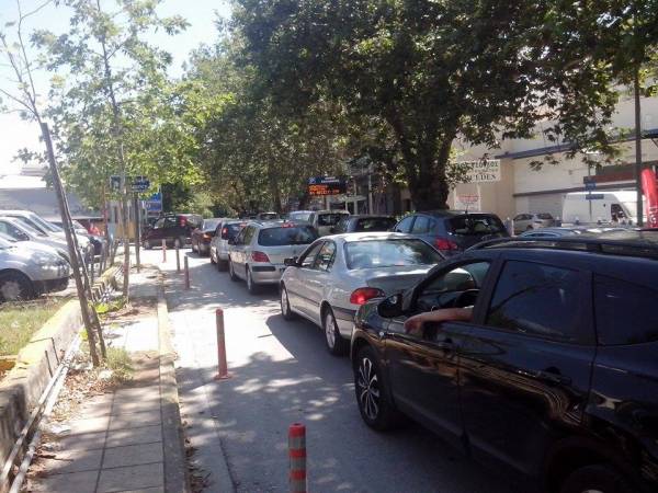 Ουρές την πρώτη ημέρα λειτουργίας του αυτόματου συστήματος πληρωμής στα πάρκινγκ του Νέδοντα (pics)